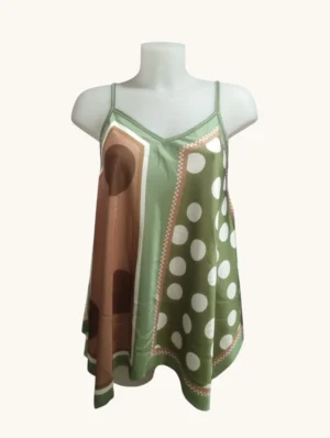 Vestido lunares verde de frente Blusa de tirantes estampada de lunares verde y marrón